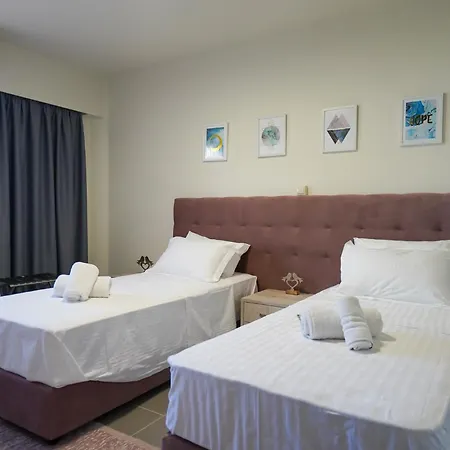 Theo And Ms Luxurious Kos-Stadt