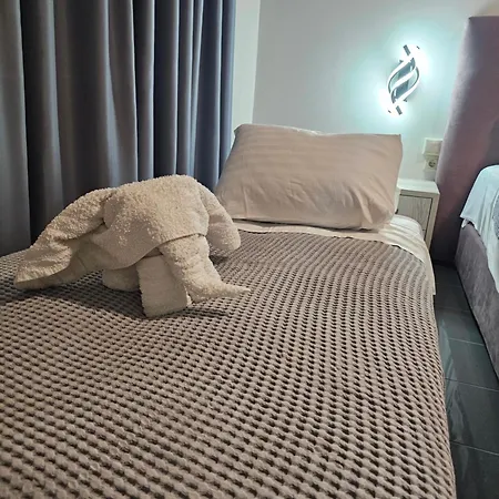 Theo And Ms Luxurious Apartment