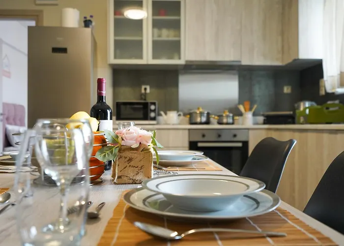 Theo And Ms Luxurious By Filos Inc Apartmán *