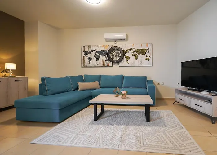 Theo And Ms Luxurious By Filos Inc Apartmán