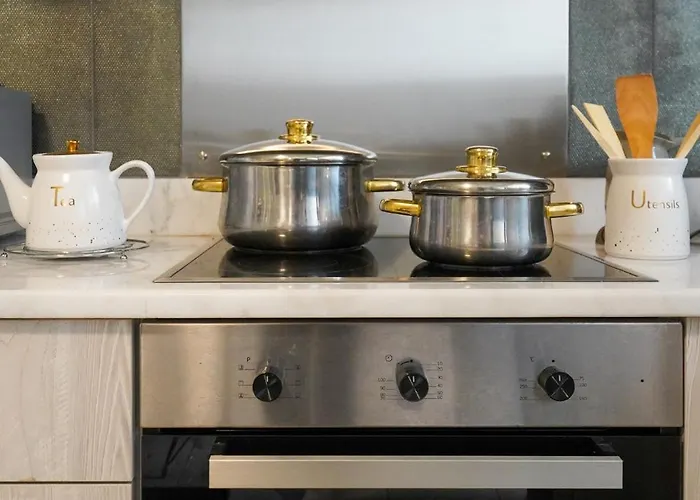 Theo And Ms Luxurious By Filos Inc Apartmán