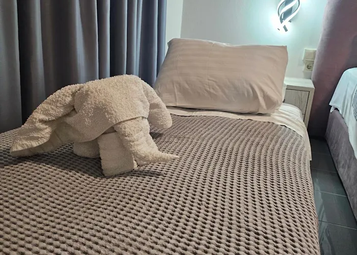 Theo And Ms Luxurious By Filos Inc Apartmán