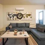 Theo And Ms Luxurious By Filos Inc Lejlighed *