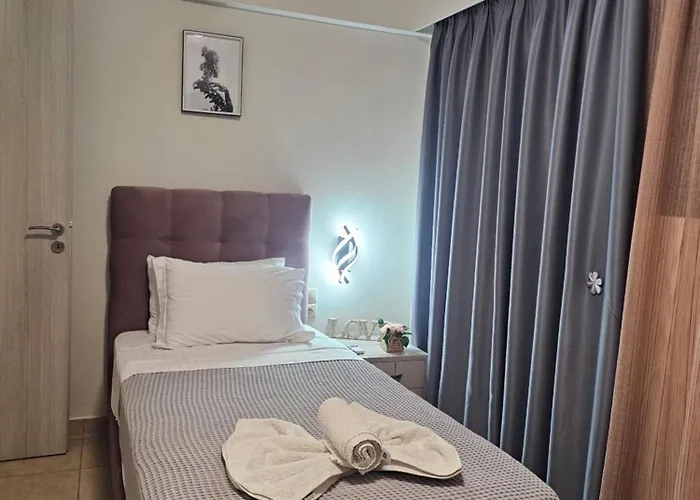 Theo And Ms Luxurious By Filos Inc העיירה קוס
